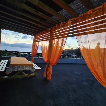 Lucy's Rosegarden Urzelina