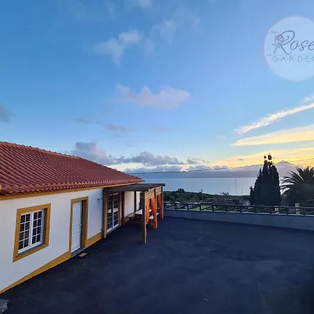 Holiday home Lucy's Rosegarden *